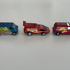 Lot 030 – Hot Wheels/Small Toys.